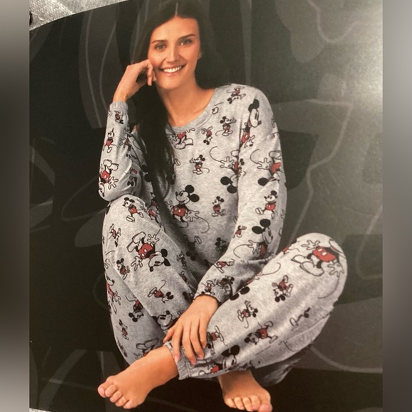 NWOT Disney Women’s Jogger Lounger Set - Picture 1 of 3